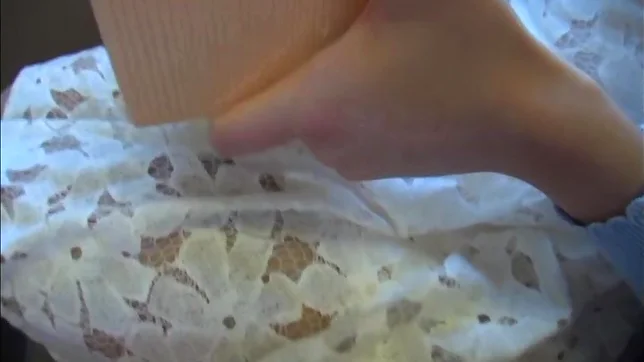 Rio Ogawa gives blowjob in the car for her boyfriend 3